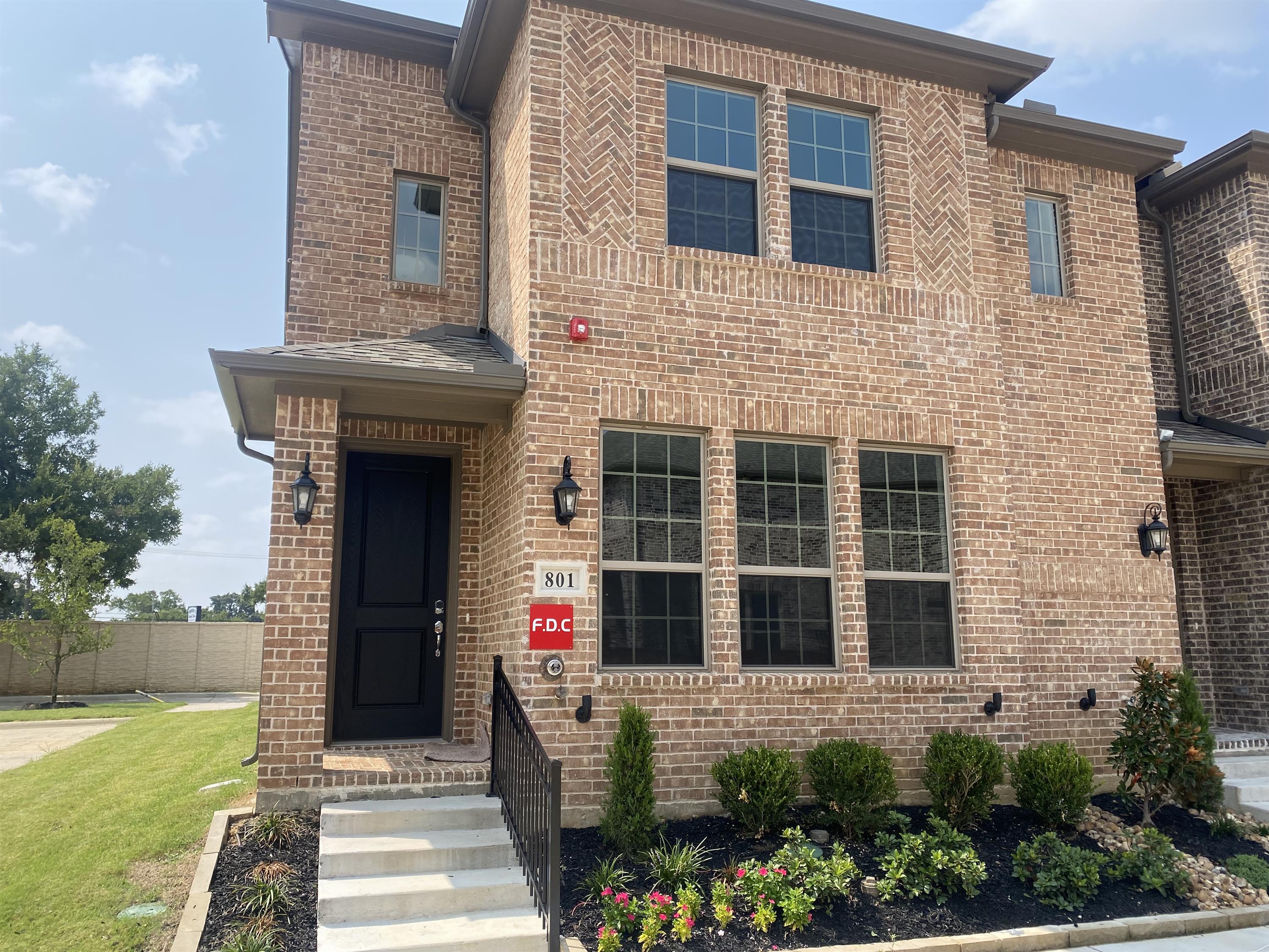 801 Ponds Edge Lane